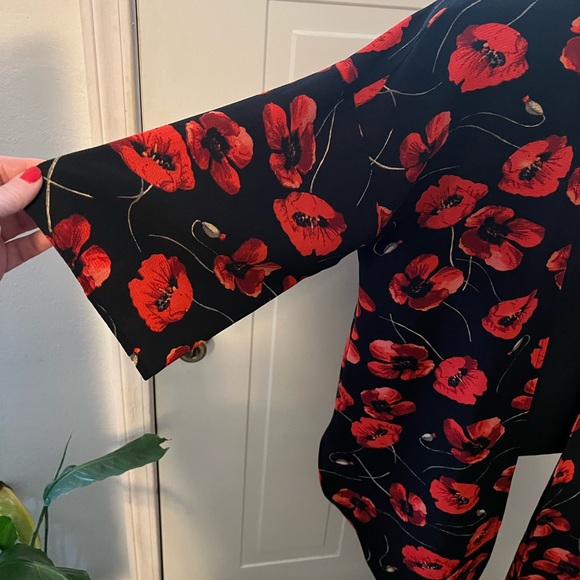 Ladies Kimono Size M, but fits like a L - Picture 3 of 6